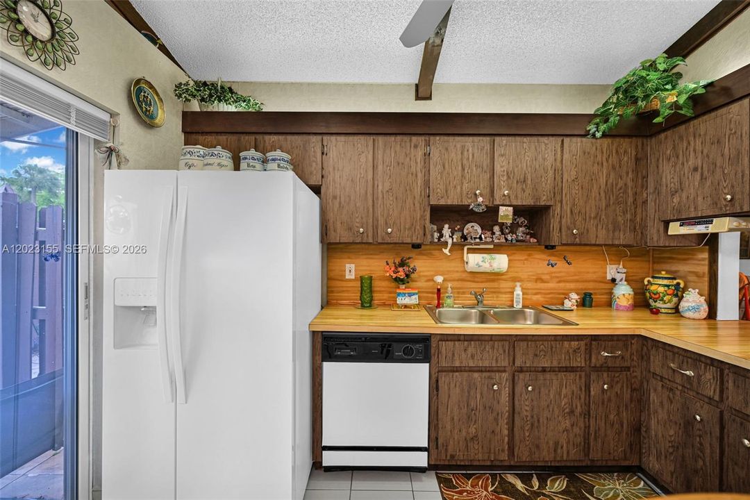 For Sale: $229,000 (2 beds, 2 baths, 960 Square Feet)