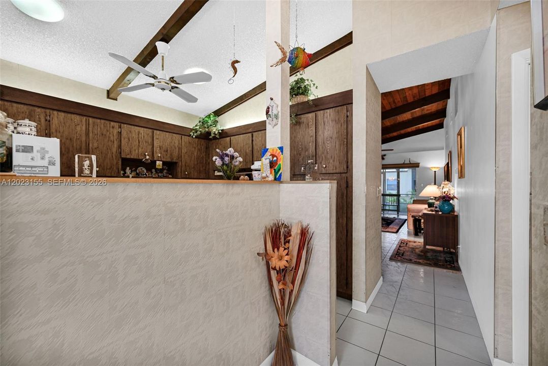 For Sale: $229,000 (2 beds, 2 baths, 960 Square Feet)
