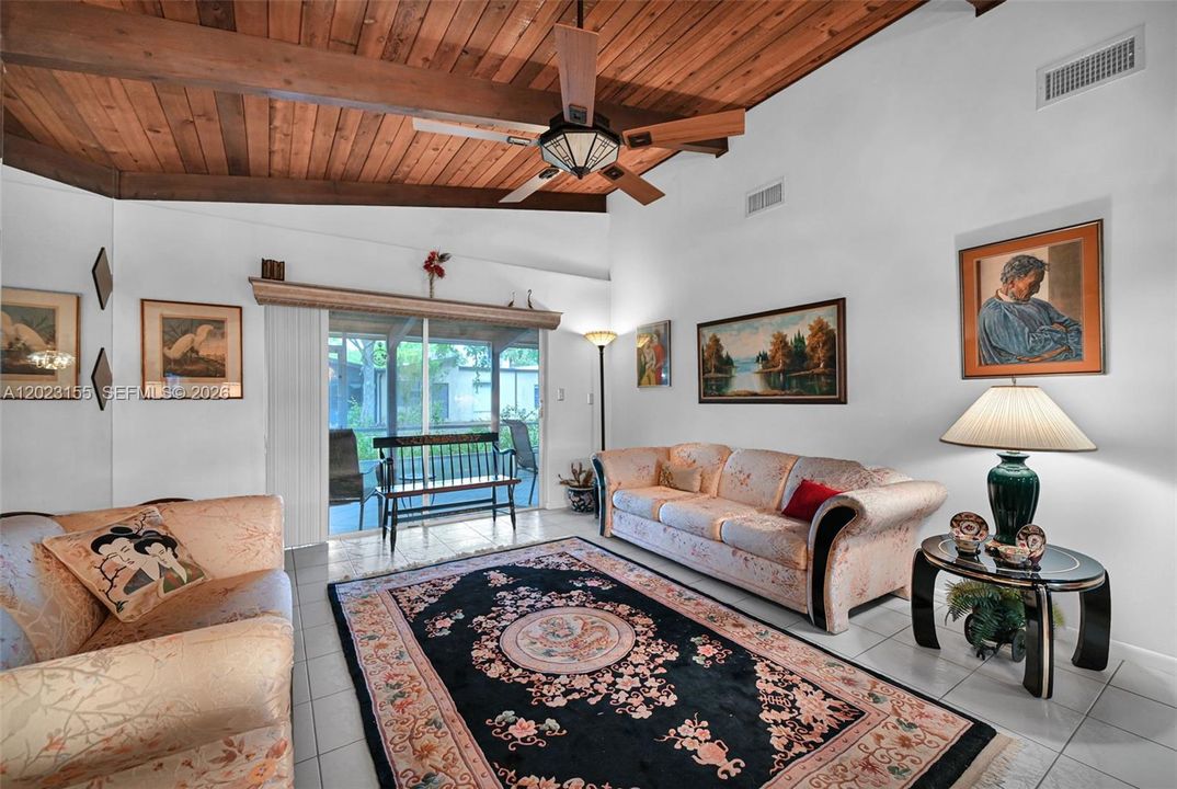 For Sale: $229,000 (2 beds, 2 baths, 960 Square Feet)
