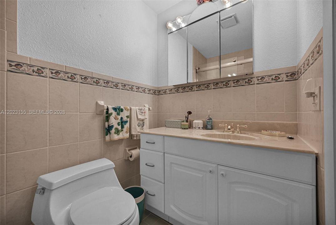 For Sale: $229,000 (2 beds, 2 baths, 960 Square Feet)