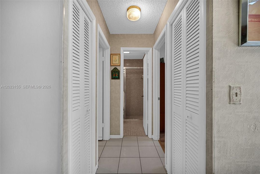 For Sale: $229,000 (2 beds, 2 baths, 960 Square Feet)