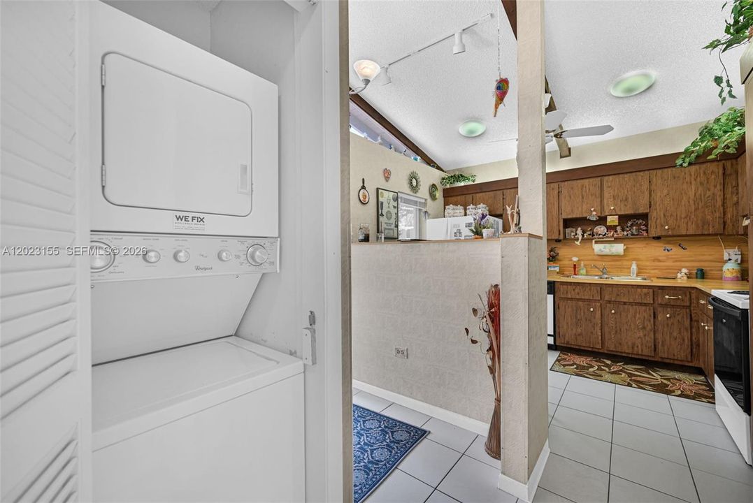 For Sale: $229,000 (2 beds, 2 baths, 960 Square Feet)