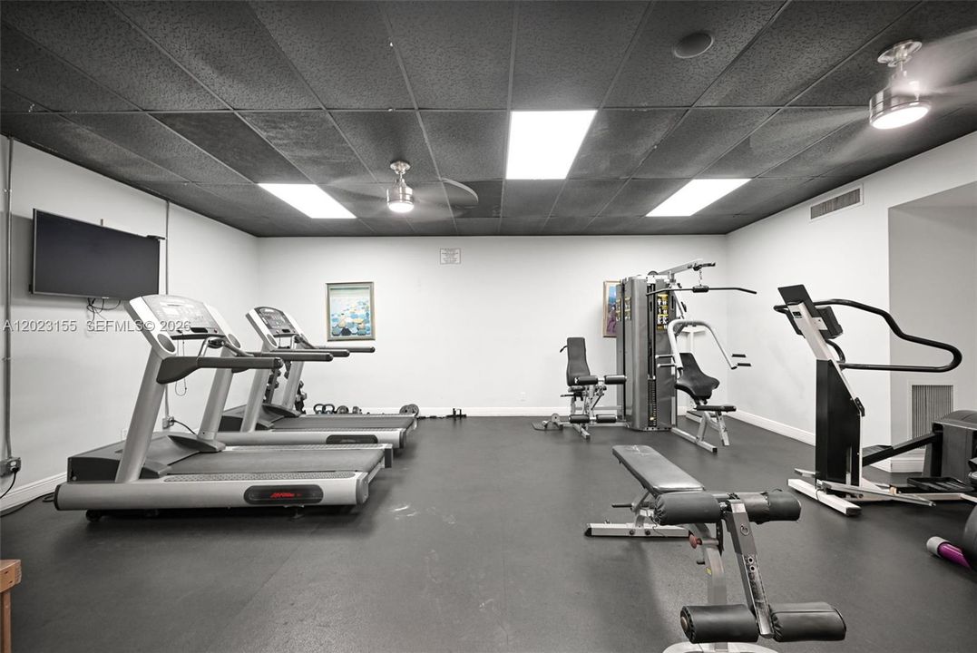 For Sale: $229,000 (2 beds, 2 baths, 960 Square Feet)
