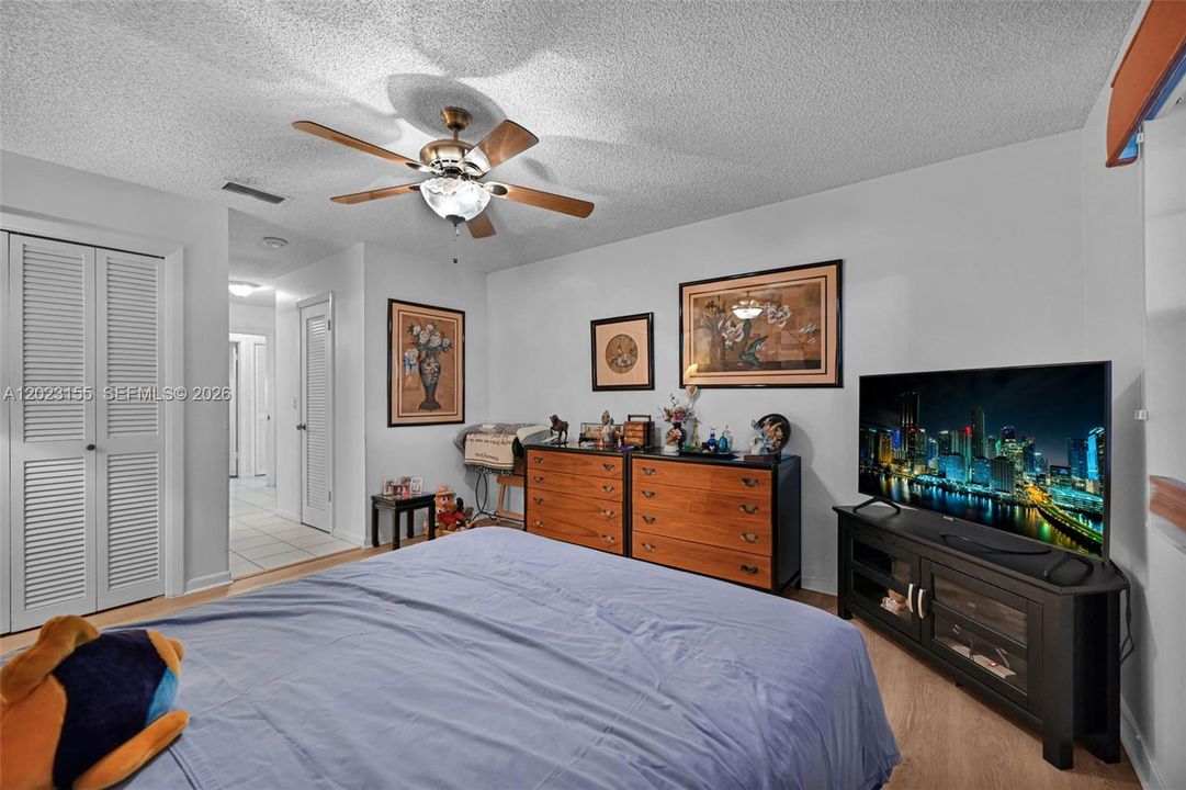 For Sale: $229,000 (2 beds, 2 baths, 960 Square Feet)