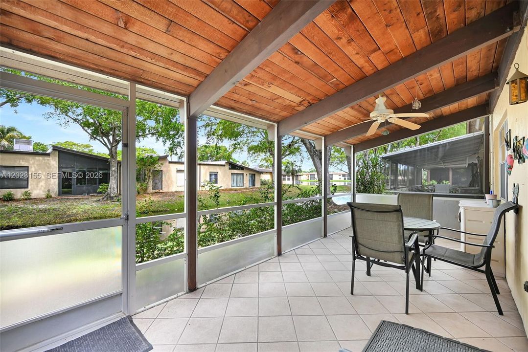 For Sale: $229,000 (2 beds, 2 baths, 960 Square Feet)