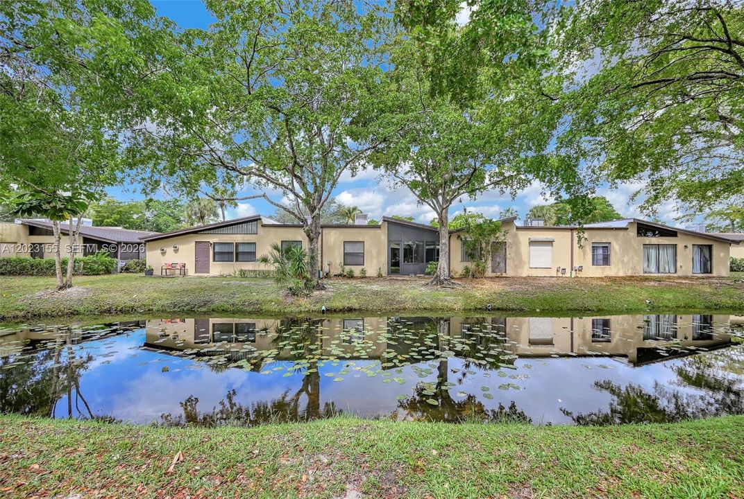 For Sale: $229,000 (2 beds, 2 baths, 960 Square Feet)