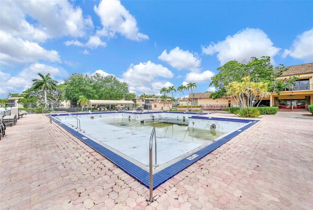 For Sale: $229,000 (2 beds, 2 baths, 960 Square Feet)