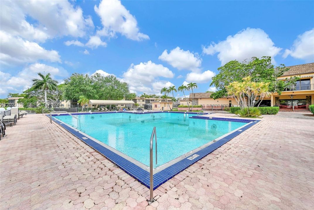 For Sale: $229,000 (2 beds, 2 baths, 960 Square Feet)