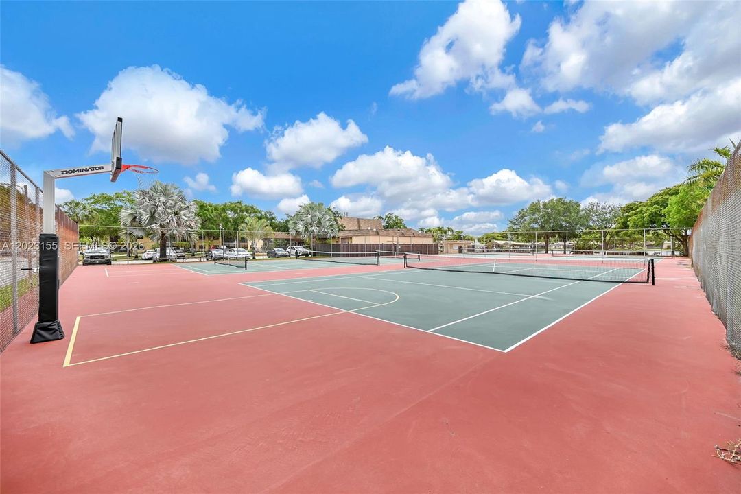 For Sale: $229,000 (2 beds, 2 baths, 960 Square Feet)