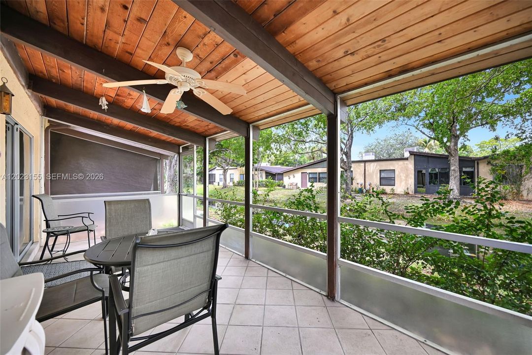 For Sale: $229,000 (2 beds, 2 baths, 960 Square Feet)