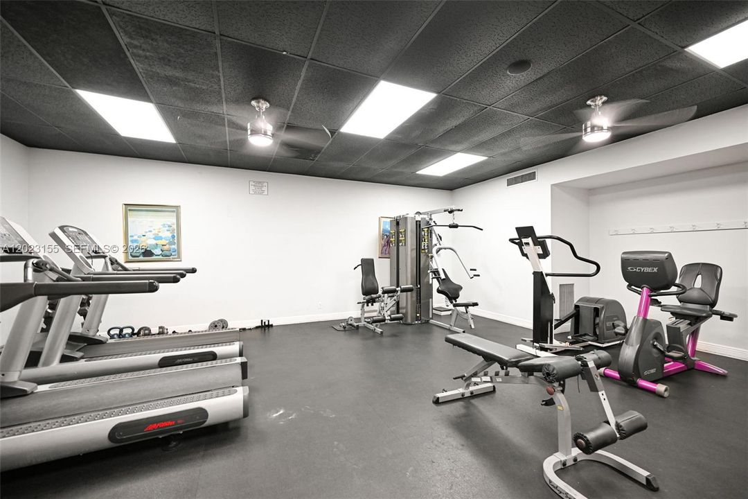 For Sale: $229,000 (2 beds, 2 baths, 960 Square Feet)