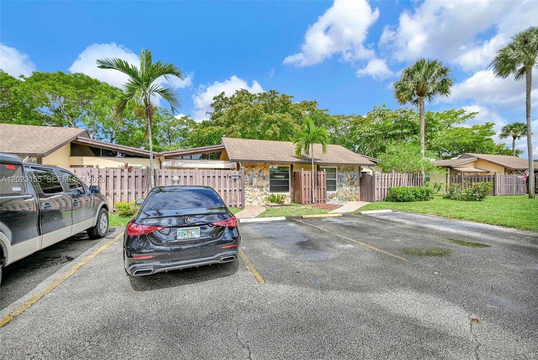 For Sale: $229,000 (2 beds, 2 baths, 960 Square Feet)