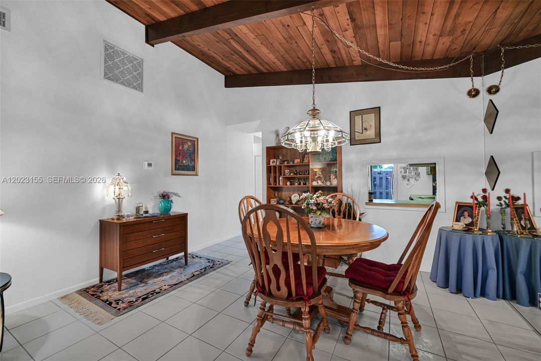 For Sale: $229,000 (2 beds, 2 baths, 960 Square Feet)