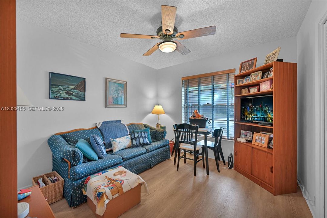 For Sale: $229,000 (2 beds, 2 baths, 960 Square Feet)
