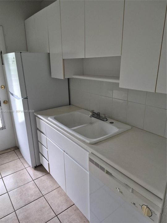 На продажу: $175,000 (1 спален, 1 ванн, 640 Квадратных фут)