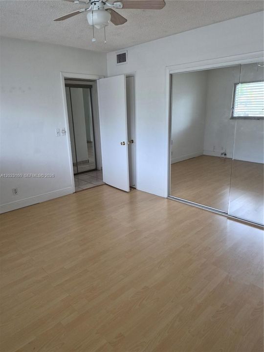 На продажу: $175,000 (1 спален, 1 ванн, 640 Квадратных фут)