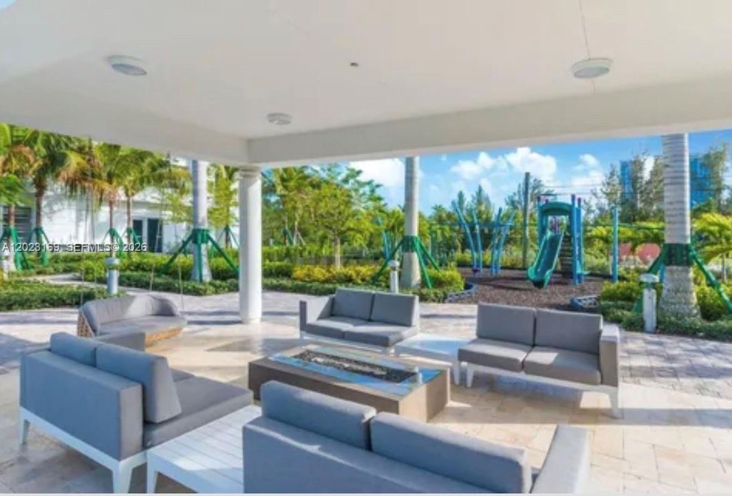 For Sale: $1,990,000 (3 beds, 3 baths, 2225 Square Feet)