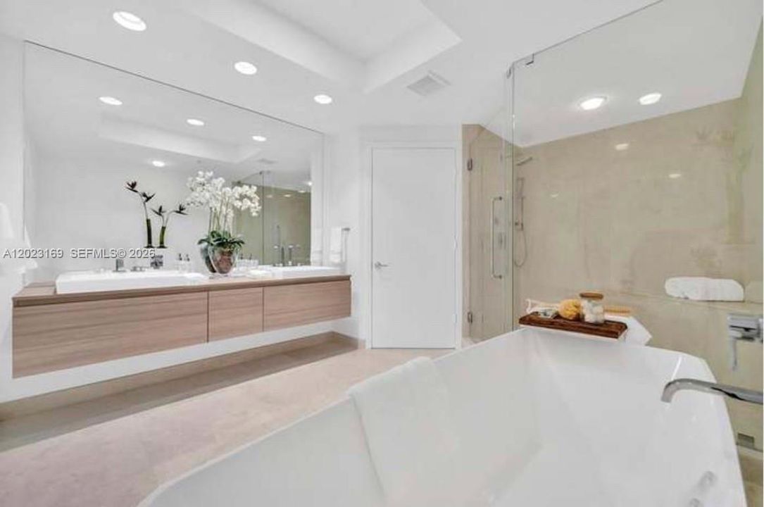 For Sale: $1,990,000 (3 beds, 3 baths, 2225 Square Feet)