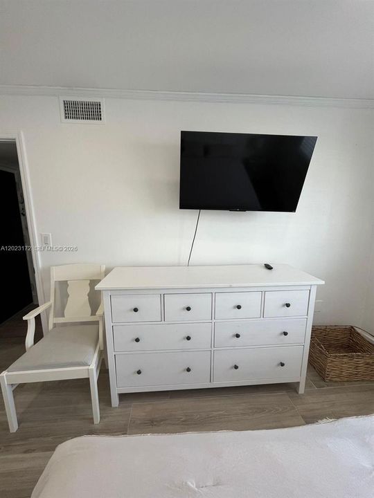 For Rent: $2,200 (1 beds, 2 baths, 752 Square Feet)