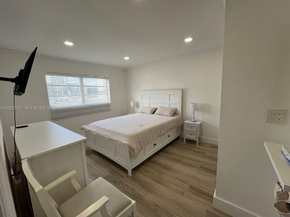 For Rent: $2,200 (1 beds, 2 baths, 752 Square Feet)