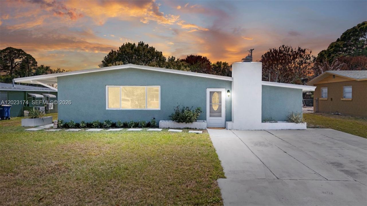 For Sale: $329,000 (3 beds, 2 baths, 1244 Square Feet)