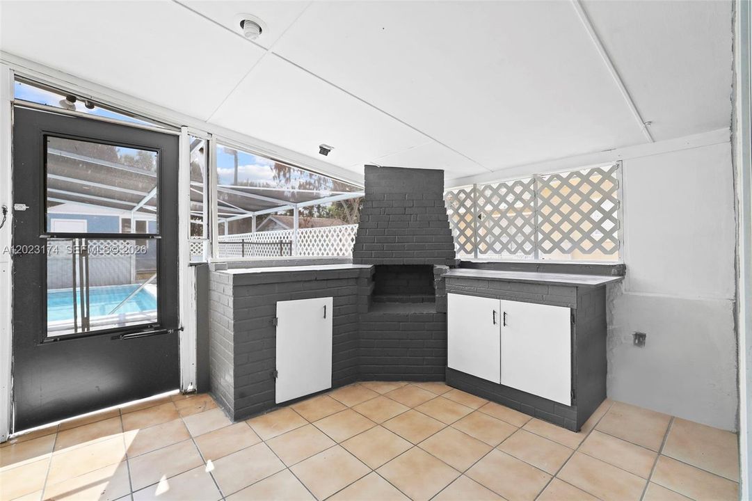 For Sale: $329,000 (3 beds, 2 baths, 1244 Square Feet)