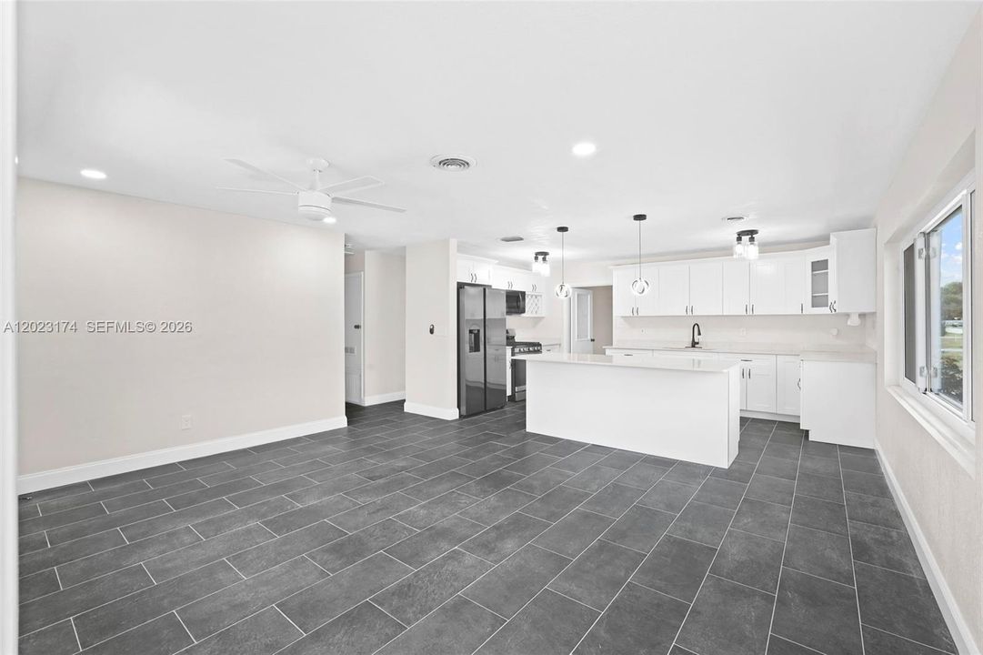 For Sale: $329,000 (3 beds, 2 baths, 1244 Square Feet)