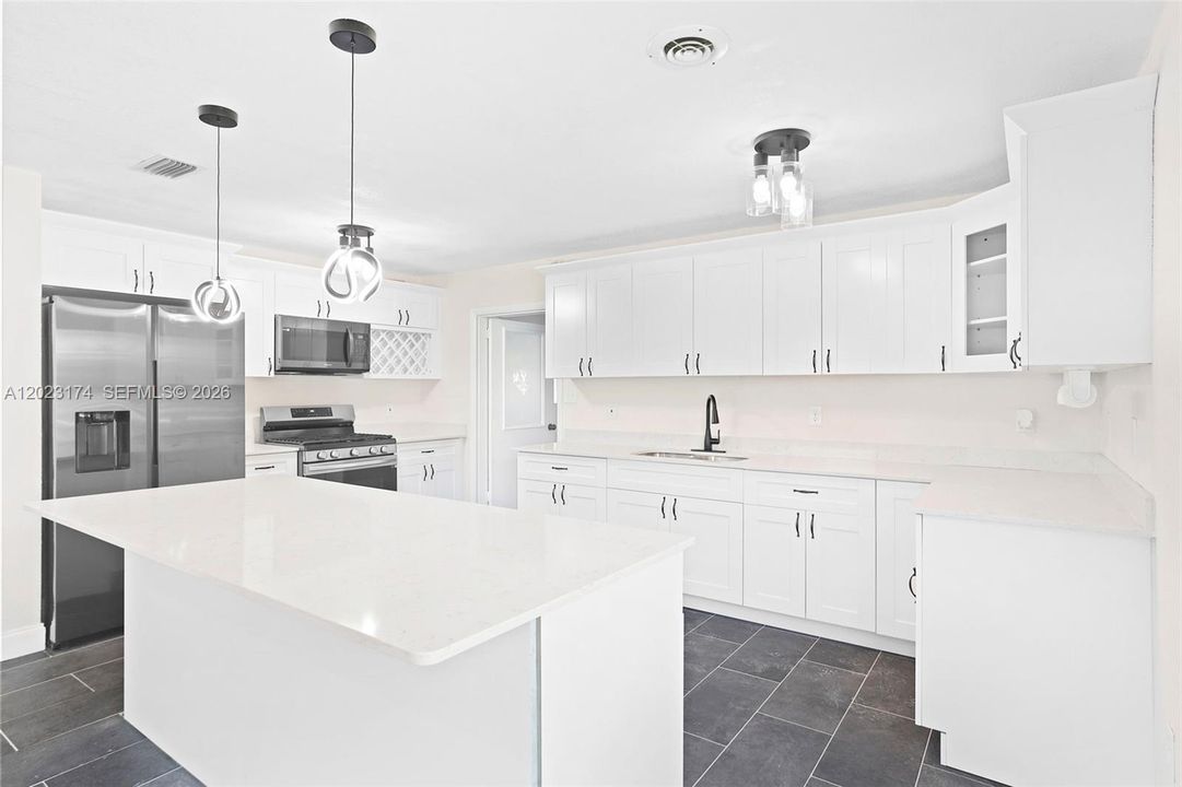 For Sale: $329,000 (3 beds, 2 baths, 1244 Square Feet)