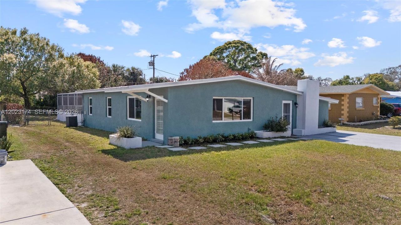 For Sale: $329,000 (3 beds, 2 baths, 1244 Square Feet)