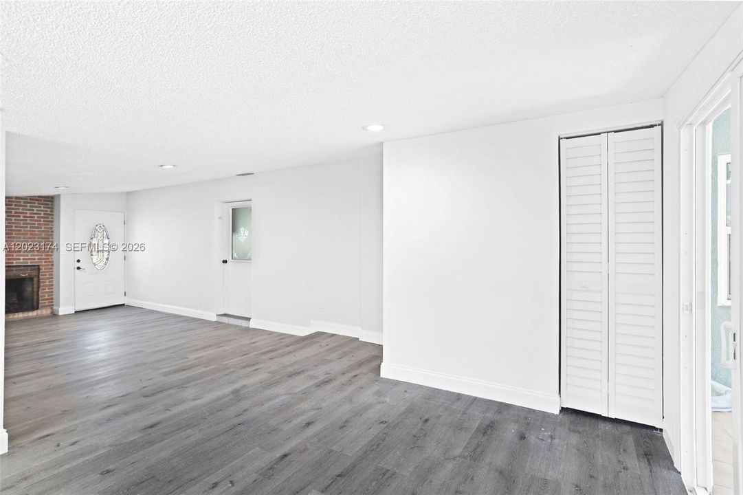 For Sale: $329,000 (3 beds, 2 baths, 1244 Square Feet)