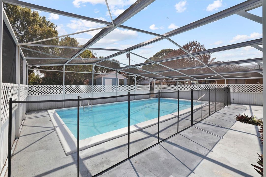 For Sale: $329,000 (3 beds, 2 baths, 1244 Square Feet)