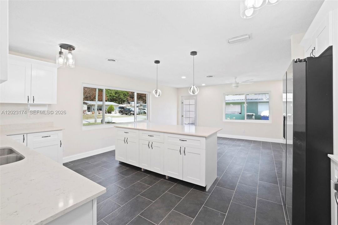 For Sale: $329,000 (3 beds, 2 baths, 1244 Square Feet)