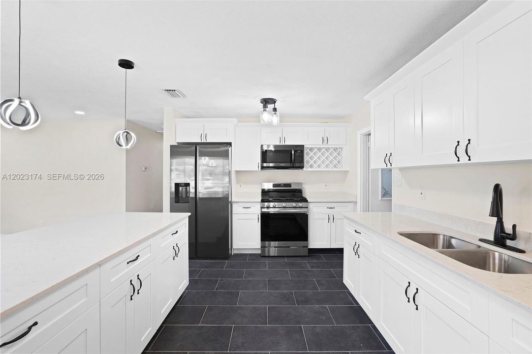 For Sale: $329,000 (3 beds, 2 baths, 1244 Square Feet)