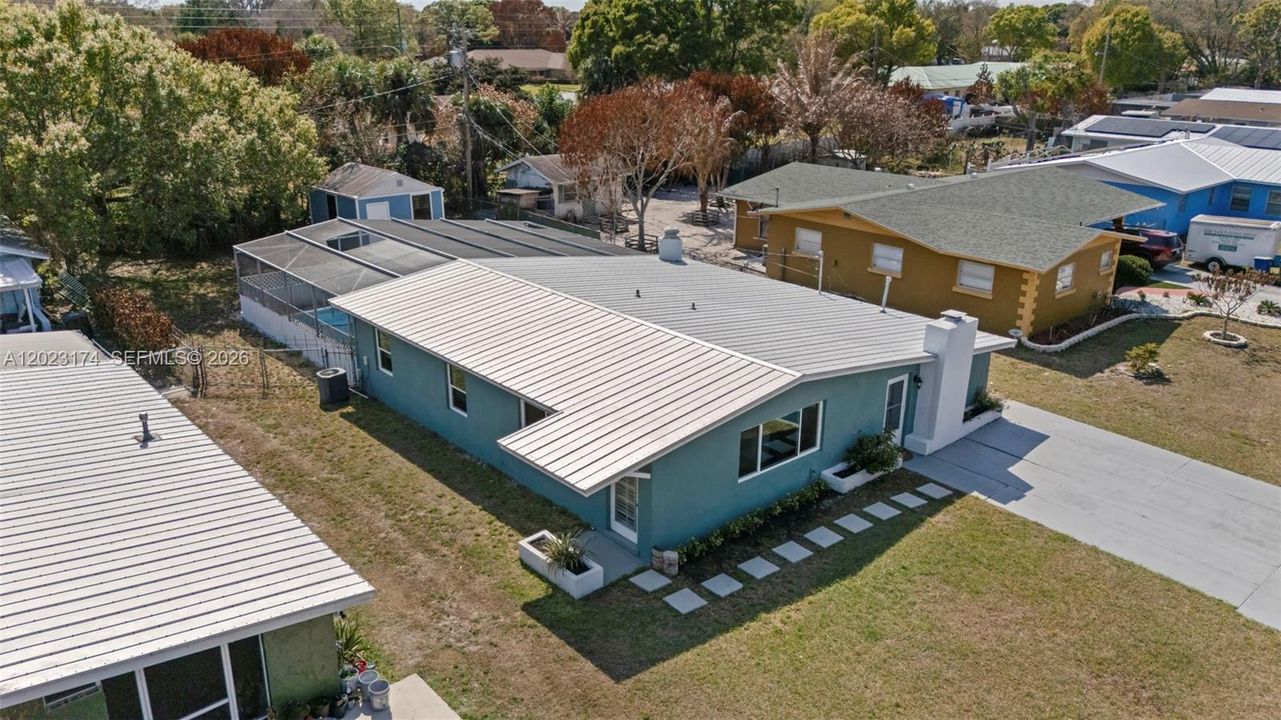 For Sale: $329,000 (3 beds, 2 baths, 1244 Square Feet)