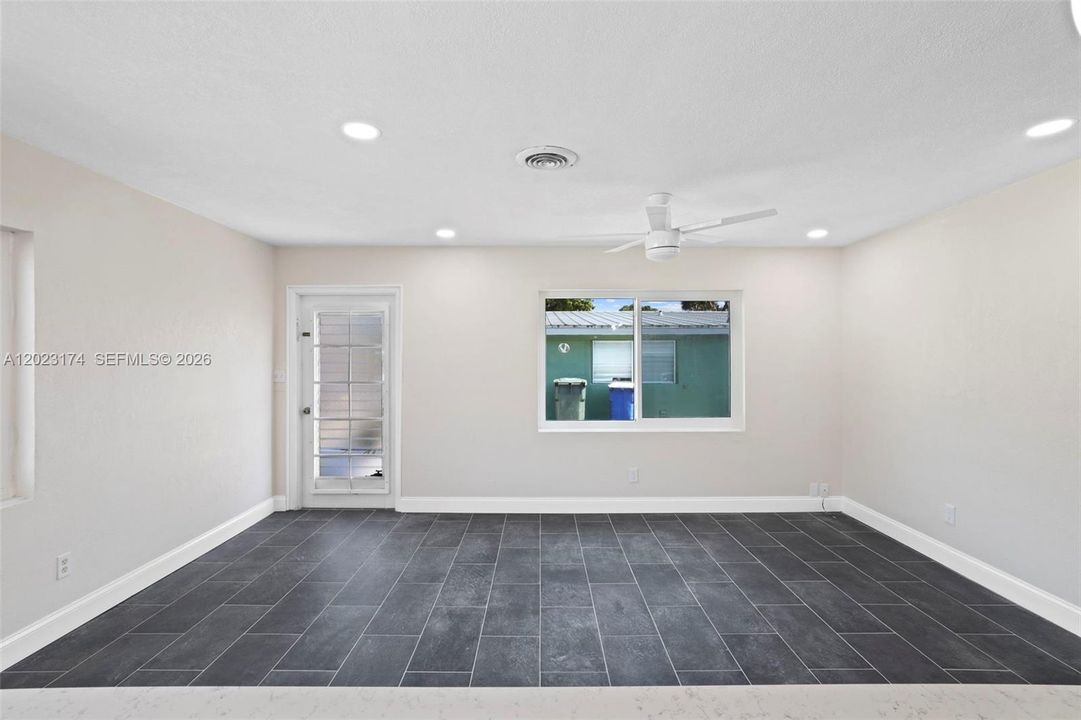 For Sale: $329,000 (3 beds, 2 baths, 1244 Square Feet)