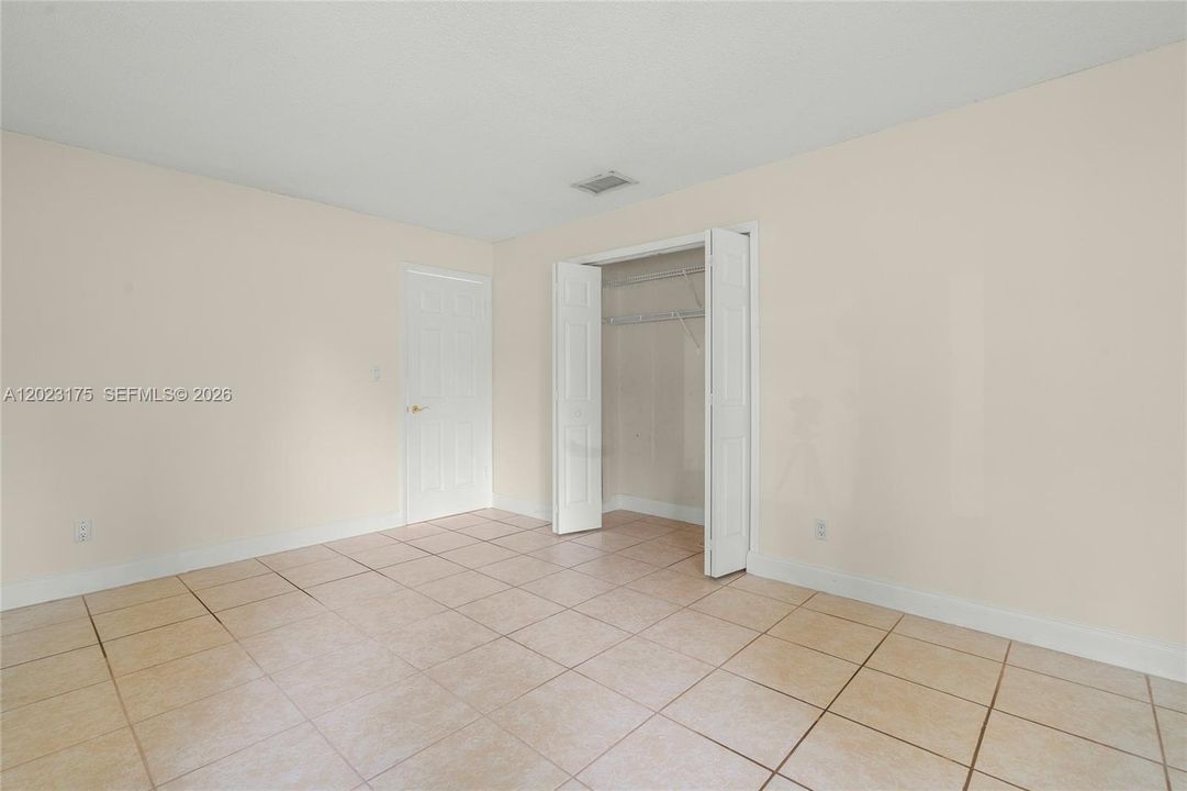 En Venta: $349,000 (2 camas, 2 baños, 1400 Pies cuadrados)