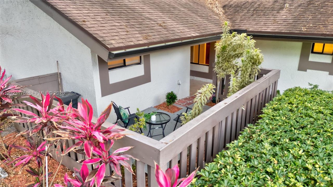 En Venta: $349,000 (2 camas, 2 baños, 1400 Pies cuadrados)