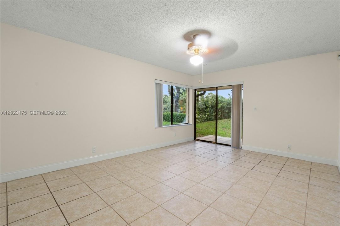 En Venta: $349,000 (2 camas, 2 baños, 1400 Pies cuadrados)
