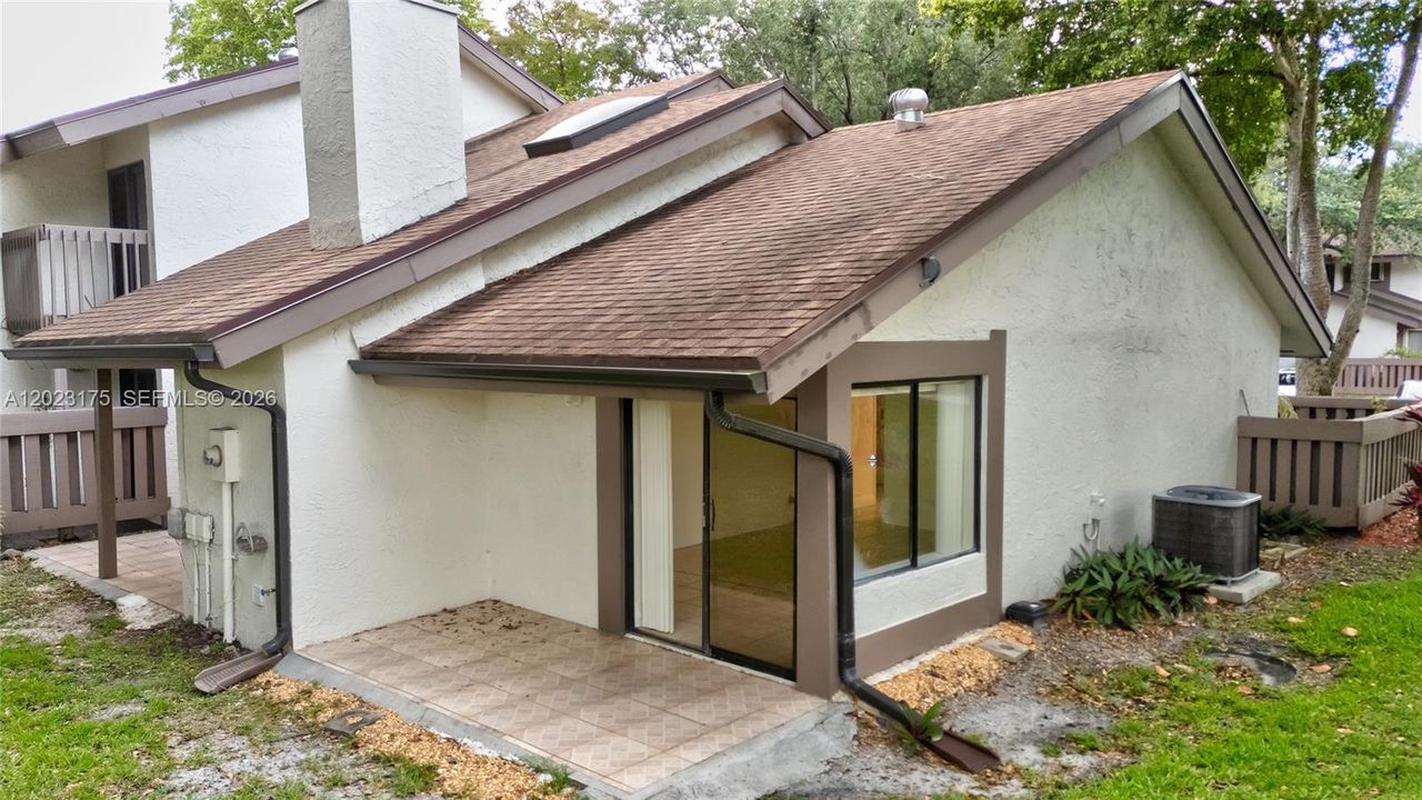 En Venta: $349,000 (2 camas, 2 baños, 1400 Pies cuadrados)