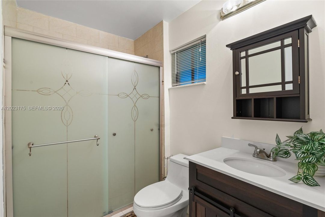 En Venta: $349,000 (2 camas, 2 baños, 1400 Pies cuadrados)