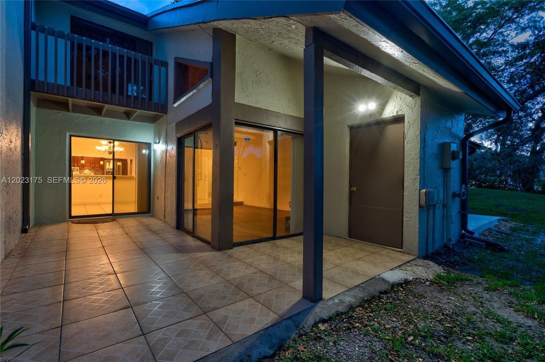 En Venta: $349,000 (2 camas, 2 baños, 1400 Pies cuadrados)