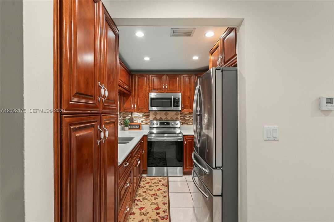 En Venta: $349,000 (2 camas, 2 baños, 1400 Pies cuadrados)