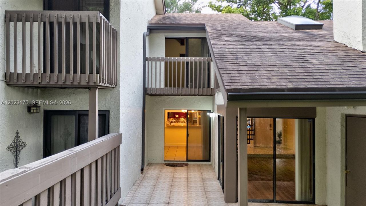 En Venta: $349,000 (2 camas, 2 baños, 1400 Pies cuadrados)