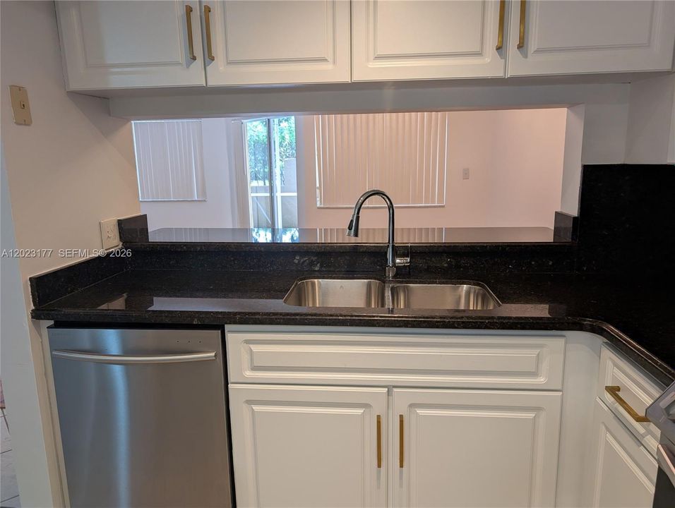 最近租的: $2,800 (3 贝兹, 2 浴室, 1340 平方英尺)