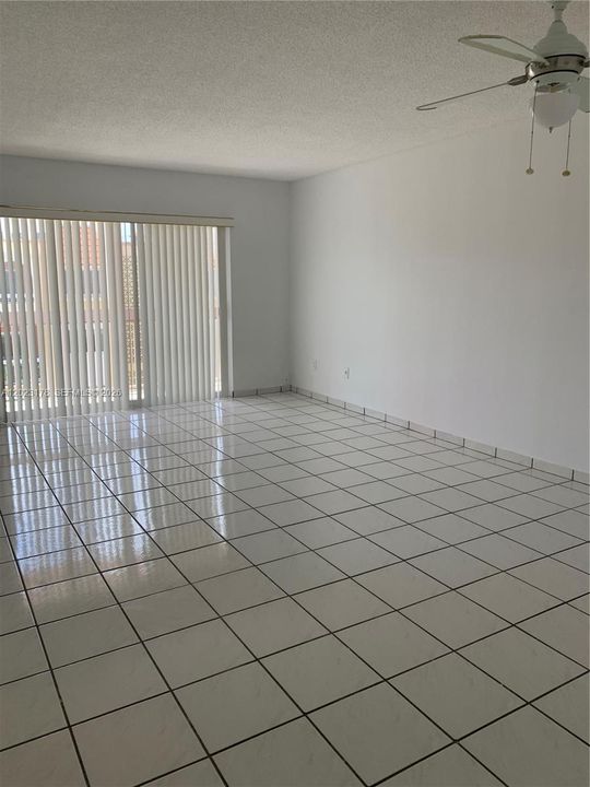 В аренду: $1,800 (1 спален, 1 ванн, 712 Квадратных фут)