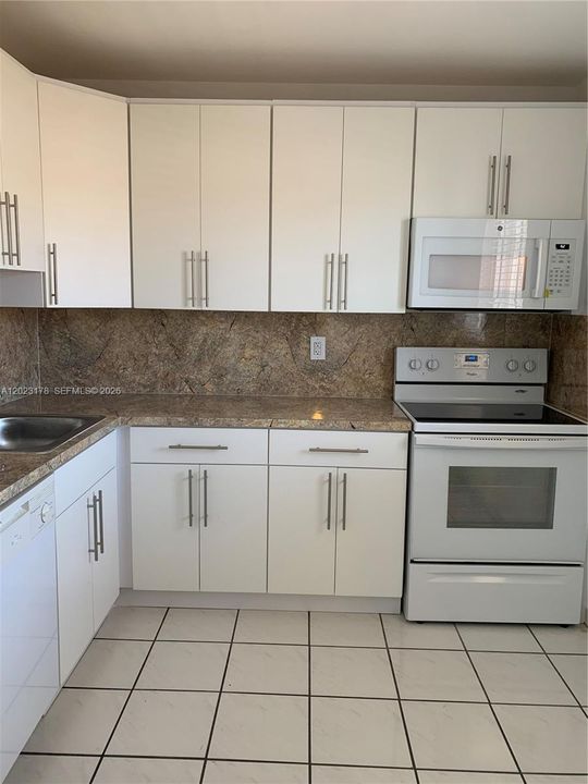 В аренду: $1,800 (1 спален, 1 ванн, 712 Квадратных фут)