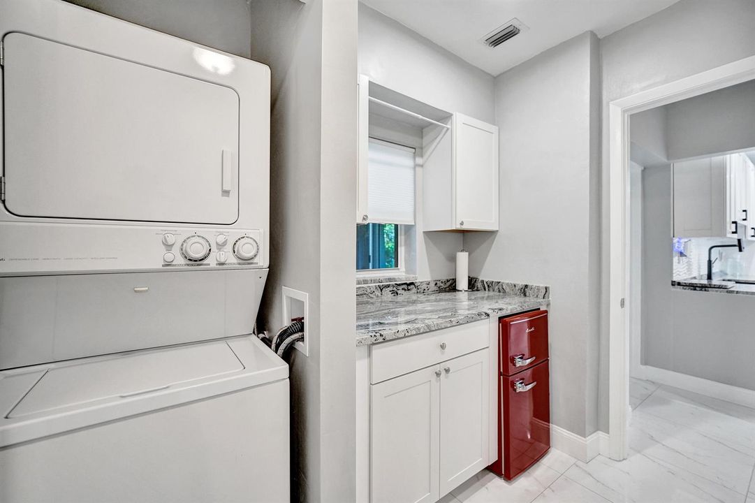 32-half bath laundry DSC03279