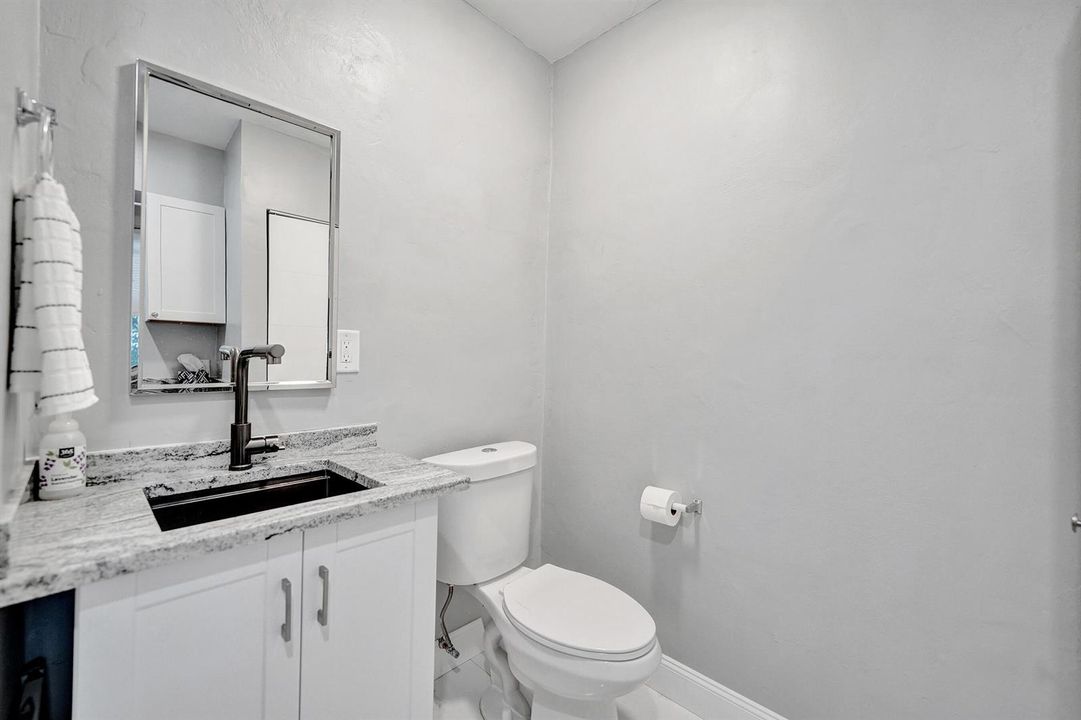 31-half bath DSC03276