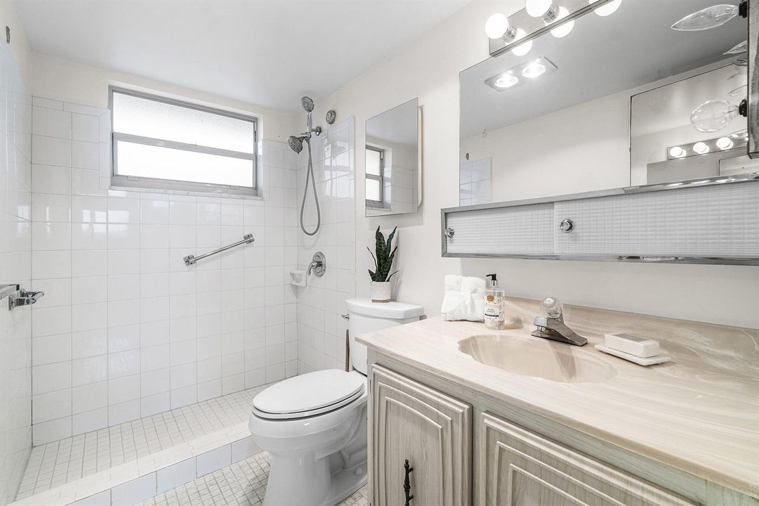 027-725LoriDrive-412-PalmSprings-FL-3346