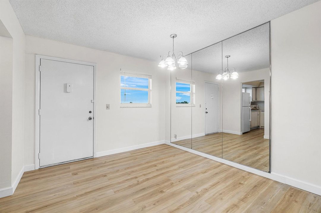 011-725LoriDrive-412-PalmSprings-FL-3346